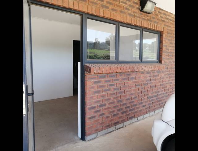 580M² WAREHOUSE TO LET IN WATERFALL